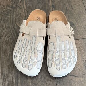 Octavious Marks  fishbone clogs